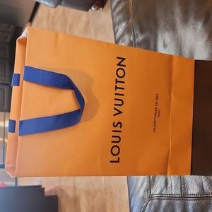 Louis Vuitton med bag.